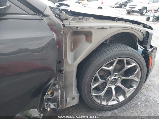 2C3CCAAG6JH151481 Chrysler 300 Touring