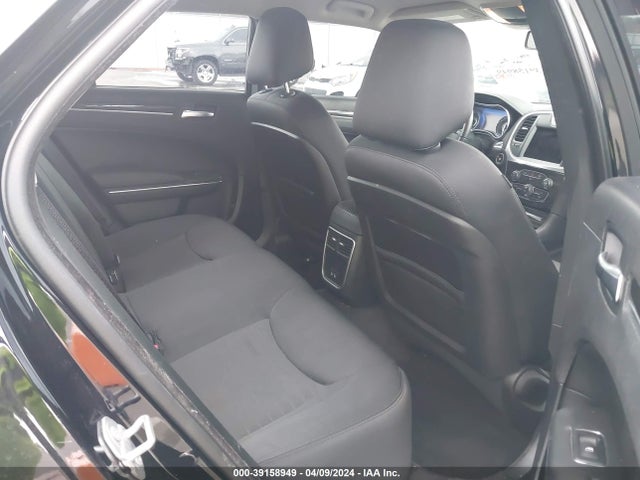 2C3CCAAG6JH151481 Chrysler 300 Touring