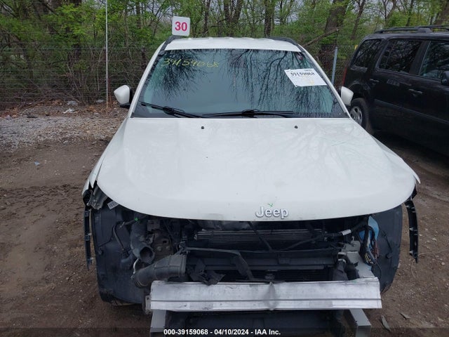 3C4NJDBB6JT291083 Jeep Compass Latitude 4x4