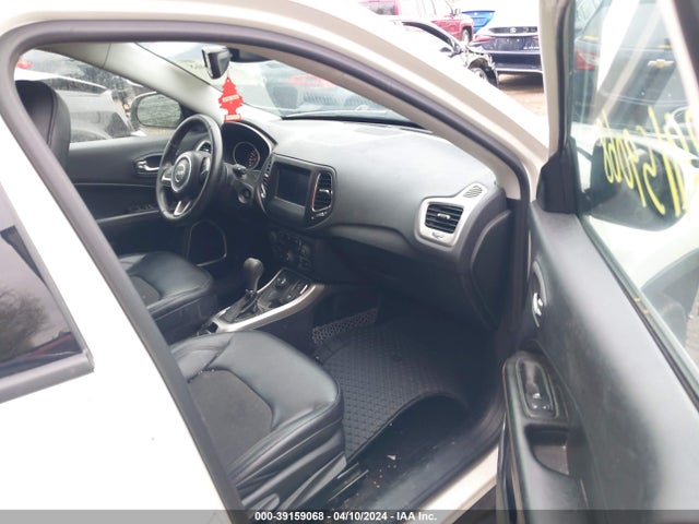 3C4NJDBB6JT291083 Jeep Compass Latitude 4x4