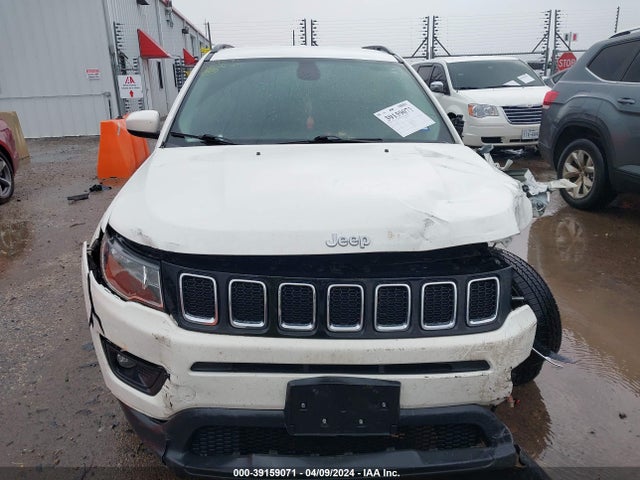 3C4NJCBB2JT233739 Jeep Compass Latitude Fwd