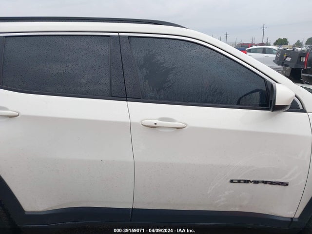 3C4NJCBB2JT233739 Jeep Compass Latitude Fwd