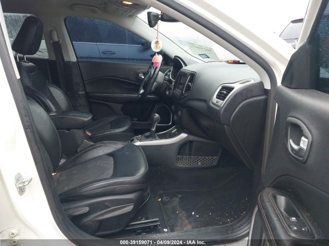 3C4NJCBB2JT233739 Jeep Compass Latitude Fwd