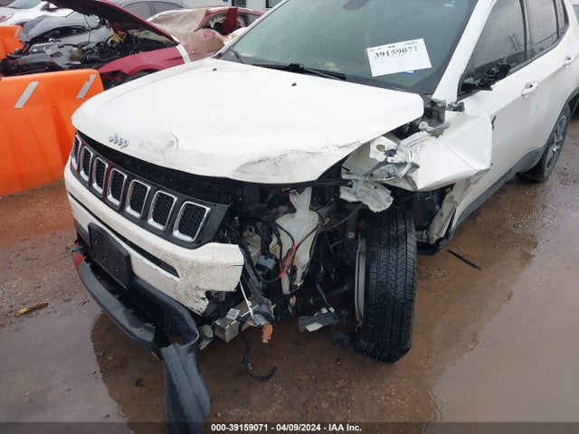 3C4NJCBB2JT233739 Jeep Compass Latitude Fwd