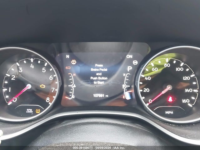 3C4NJCBB2JT233739 Jeep Compass Latitude Fwd