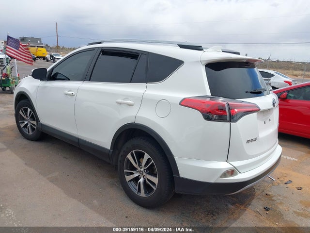 Toyota Rav4 Xle 2018 JTMWFREV8JJ183113 Image 3