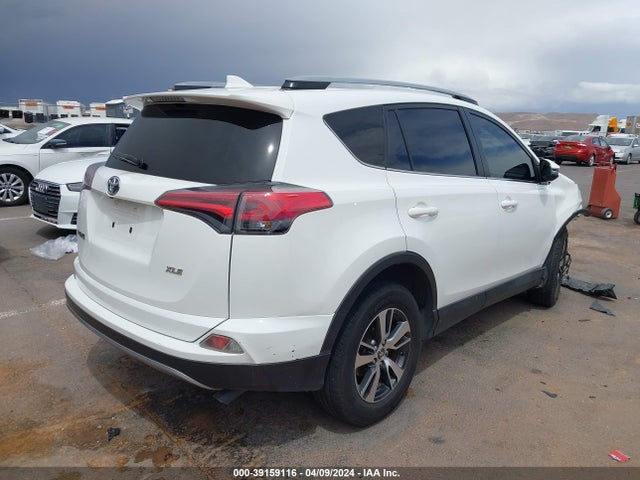 Toyota Rav4 Xle 2018 JTMWFREV8JJ183113 Image 4