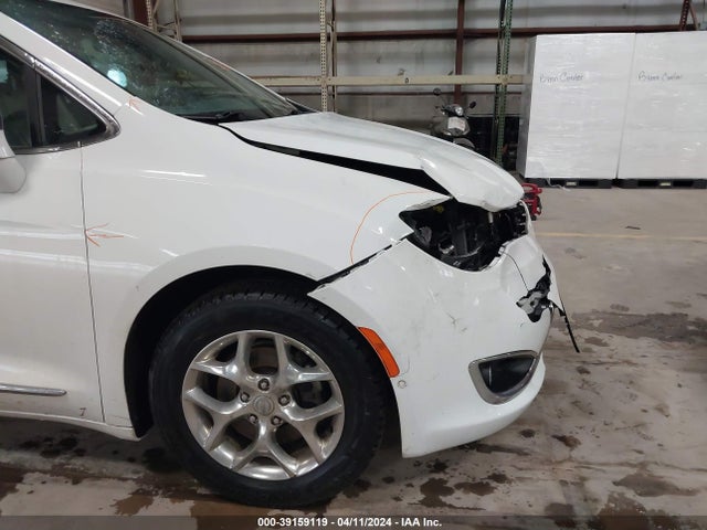 Chrysler Pacifica Limited 2017 2C4RC1GG8HR571695 Image 18