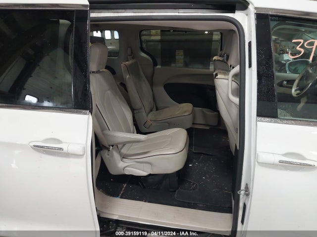 Chrysler Pacifica Limited 2017 2C4RC1GG8HR571695 Image 8