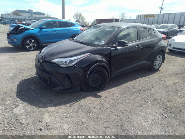 Toyota C-HR LE 2020 JTNKHMBX7L1077655 Image 2