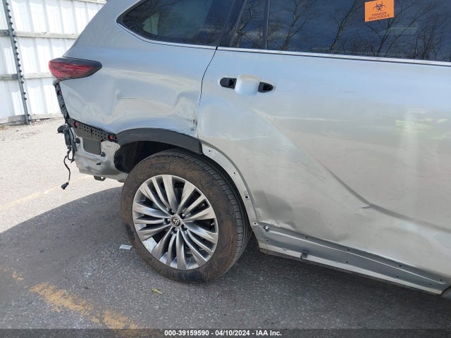 Toyota Highlander Hybrid Platinum 2024 5TDEBRCH4RS608099 Image 19