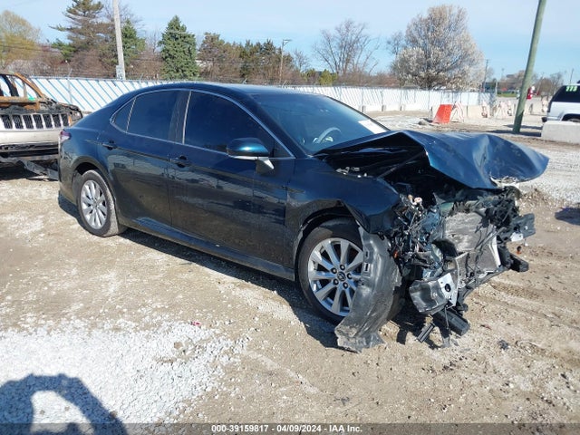 Toyota CAMRY LE 2018 4T1B11HK1JU573576 головне зображення