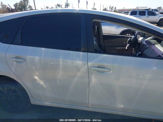 Toyota Prius V Four 2015 JTDZN3EU1FJ037311 Image 13