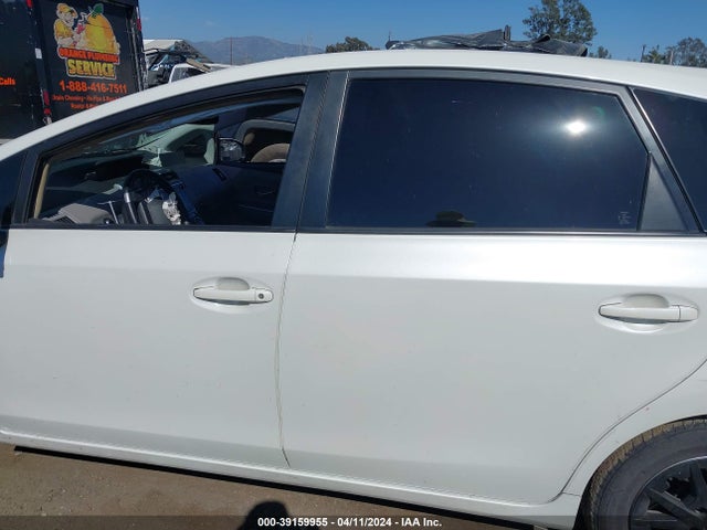 Toyota Prius V Four 2015 JTDZN3EU1FJ037311 Image 14
