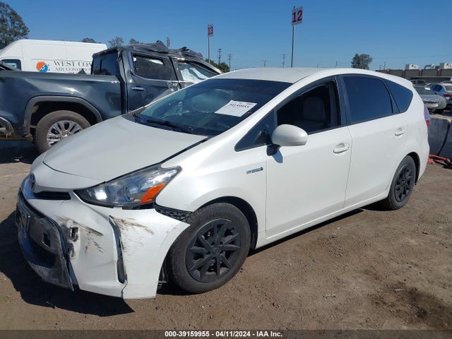 Toyota Prius V Four 2015 JTDZN3EU1FJ037311 Image 2