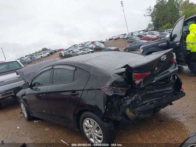 Hyundai ELANTRA SE 2018 5NPD74LF3JH353809 Image 3