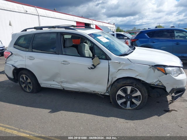 Subaru Forester 2.5i Premium 2017 JF2SJAEC7HG473901 Image 6