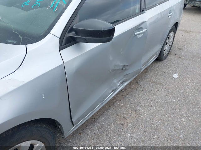 3VW2K7AJ1EM310677 Volkswagen Jetta 2.0l S