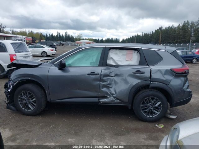 5N1BT3AA6RC688165 Nissan Rogue S Fwd