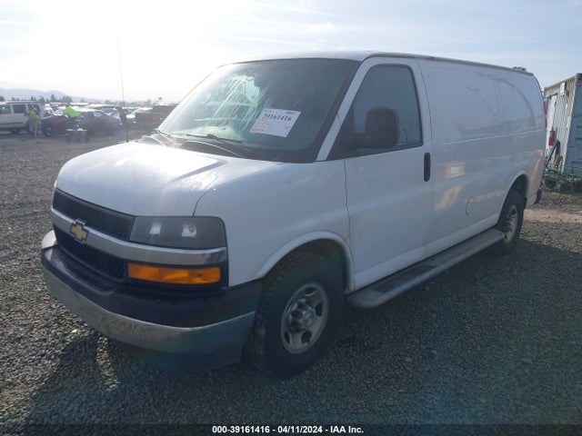 Chevrolet Express 2500 Work Van 2018 1GCWGAFG3J1908812 Image 2