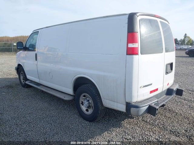 Chevrolet Express 2500 Work Van 2018 1GCWGAFG3J1908812 Image 3