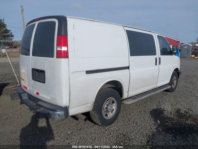 Chevrolet Express 2500 Work Van 2018 1GCWGAFG3J1908812 Image 4