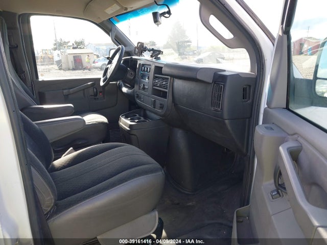 Chevrolet Express 2500 Work Van 2018 1GCWGAFG3J1908812 Image 5