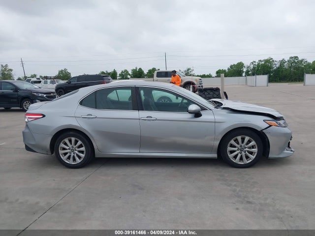 Toyota CAMRY LE 2018 4T1B11HK8JU155192 Image 13