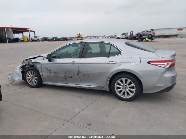 Toyota CAMRY LE 2018 4T1B11HK8JU155192 Image 14