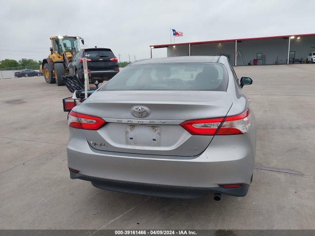 Toyota CAMRY LE 2018 4T1B11HK8JU155192 Image 16