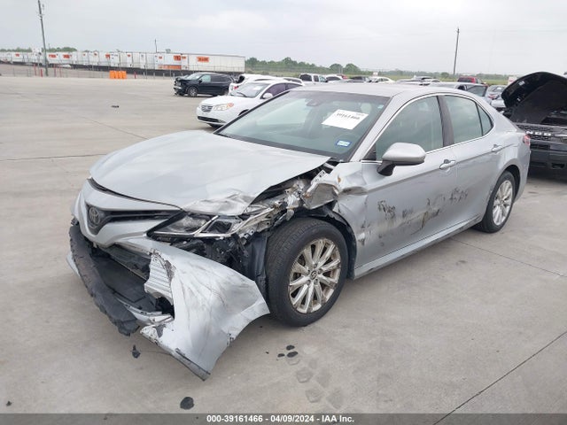 Toyota CAMRY LE 2018 4T1B11HK8JU155192 Image 2