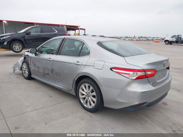 Toyota CAMRY LE 2018 4T1B11HK8JU155192 Image 3