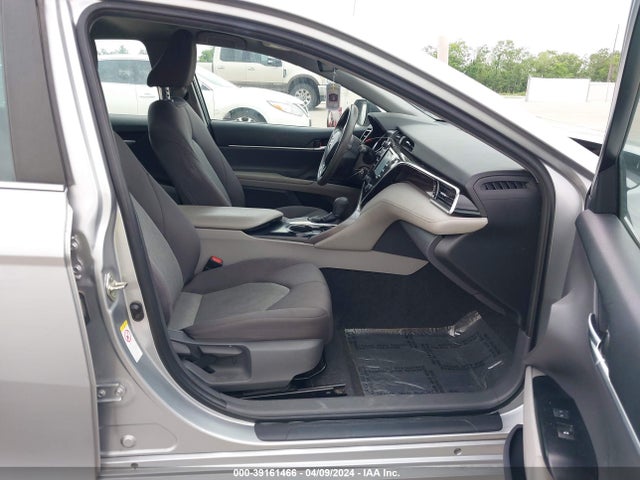Toyota CAMRY LE 2018 4T1B11HK8JU155192 Image 5