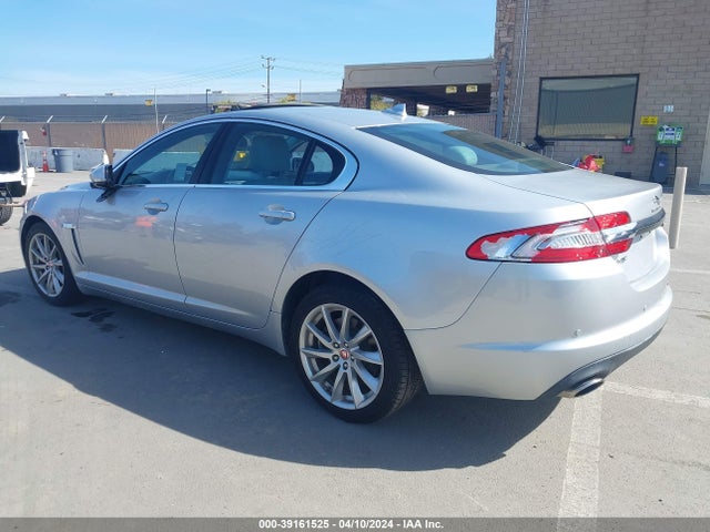 2014 JAGUAR XF SAJWA0ES8EPU14807 Photo 2