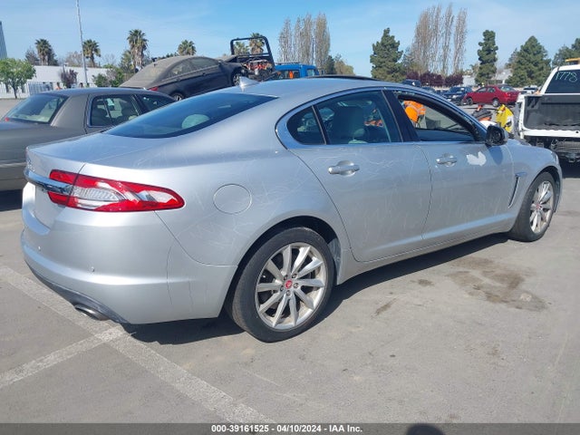2014 JAGUAR XF SAJWA0ES8EPU14807 Photo 3