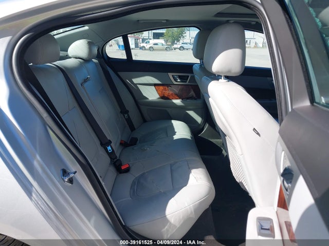 2014 JAGUAR XF SAJWA0ES8EPU14807 Photo 7