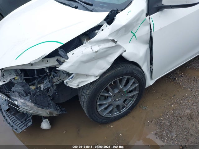 Toyota Corolla Le Plus 2016 5YFBURHEXGP379090 Image 13