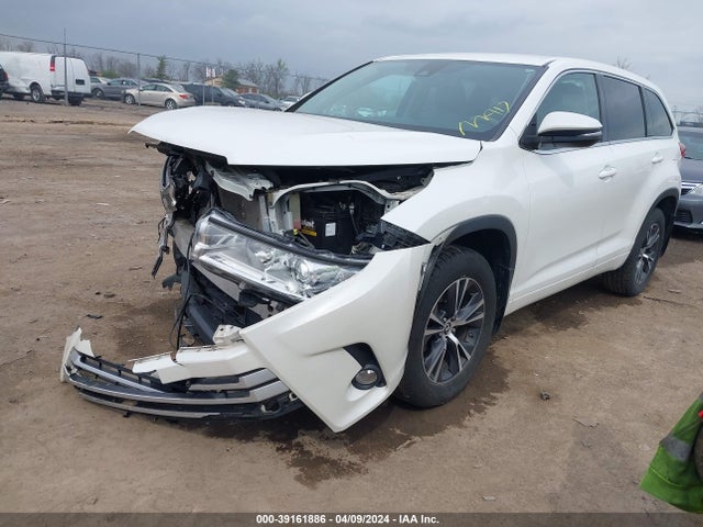 Toyota Highlander Le Plus 2018 5TDBZRFH0JS836969 Image 2