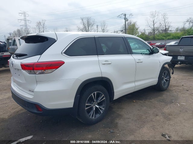 Toyota Highlander Le Plus 2018 5TDBZRFH0JS836969 Image 4