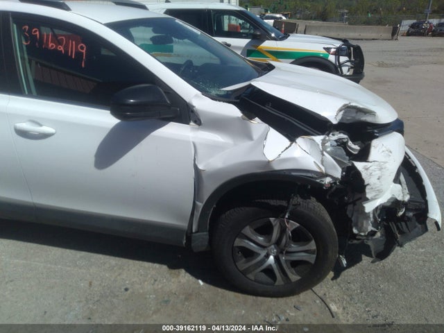 Toyota RAV4 LE 2017 2T3ZFREV9HW327664 Image 6