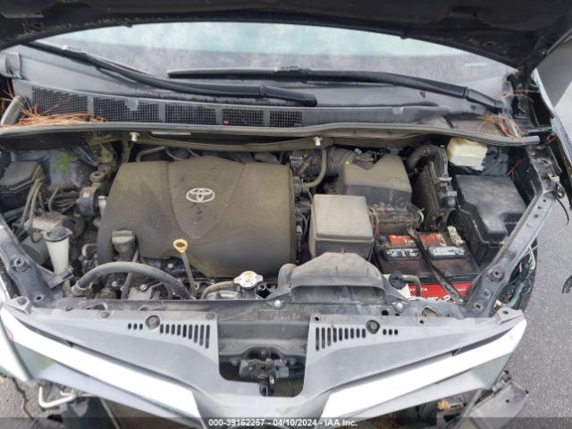 5TDYZ3DC2KS967711 Toyota Sienna Xle Premium 8 Passenger