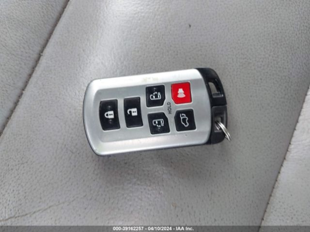 5TDYZ3DC2KS967711 Toyota Sienna Xle Premium 8 Passenger