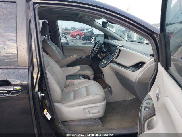 5TDYZ3DC2KS967711 Toyota Sienna Xle Premium 8 Passenger