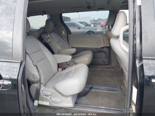 5TDYZ3DC2KS967711 Toyota Sienna Xle Premium 8 Passenger
