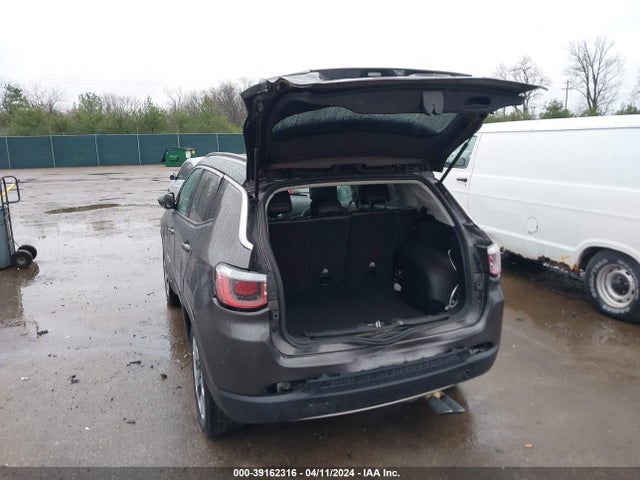 3C4NJCCB0JT499940 Jeep Compass Limited Fwd