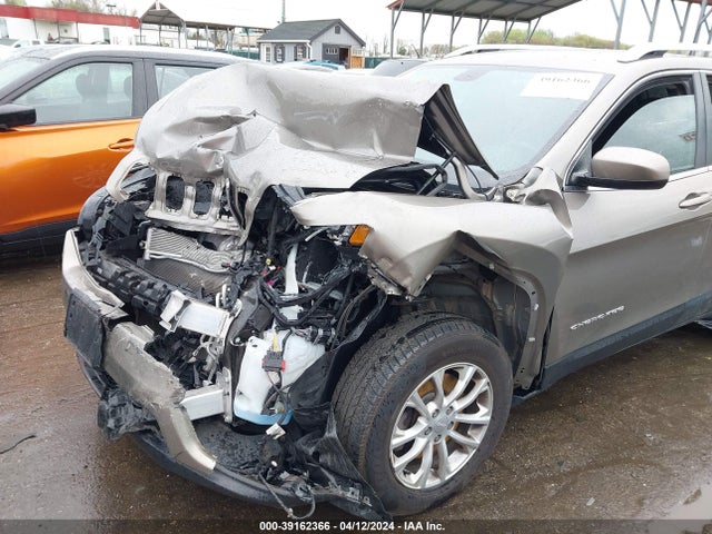 1C4PJMCB1KD405571 Jeep Cherokee Latitude 4x4