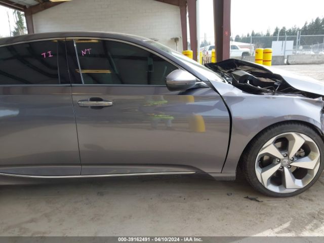 1HGCV2F98JA026133 Honda Accord Touring 2.0t