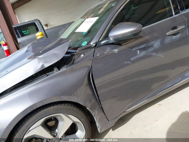 1HGCV2F98JA026133 Honda Accord Touring 2.0t