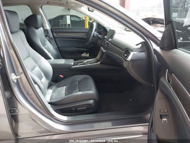 1HGCV2F98JA026133 Honda Accord Touring 2.0t