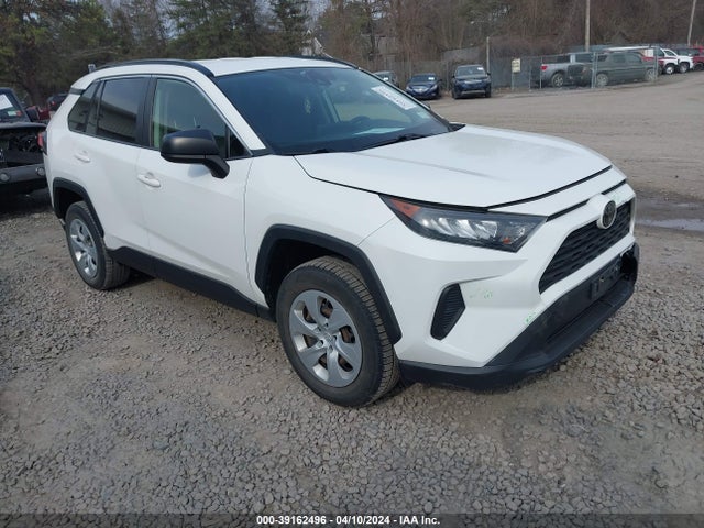 Toyota RAV4 LE 2019 JTMF1RFV8KJ021190 Image 1